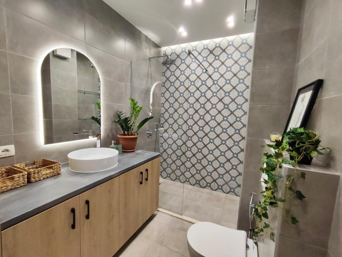 Апартаменты Modern Style 2Br-Apt - 10Min To Skanderbeg Square Тирана Экстерьер фото